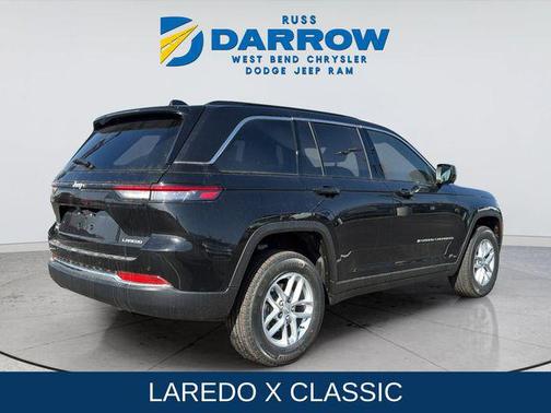 Diamond Black Crystal Pearlcoat 2026 Jeep Grand Cherokee Altitude