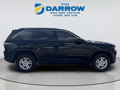 Diamond Black Crystal Pearlcoat 2023 Jeep Grand Cherokee Laredo