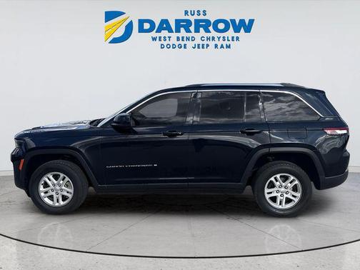 Diamond Black Crystal Pearlcoat 2023 Jeep Grand Cherokee Laredo