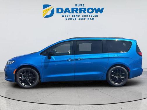 Hydro Blue Pearlcoat 2026 Chrysler Pacifica Limited