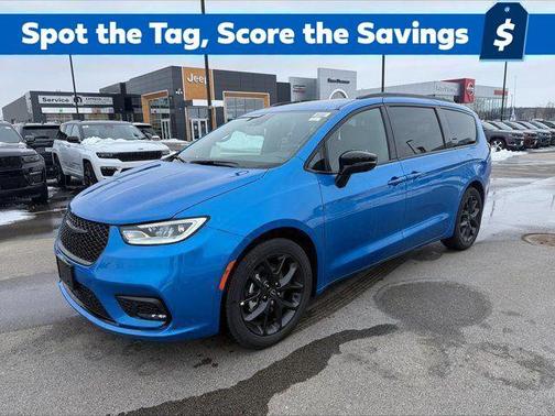 Hydro Blue Pearlcoat 2026 Chrysler Pacifica Limited