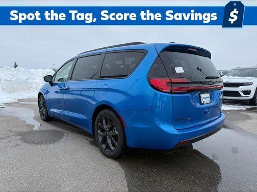 Hydro Blue Pearlcoat 2026 Chrysler Pacifica Limited