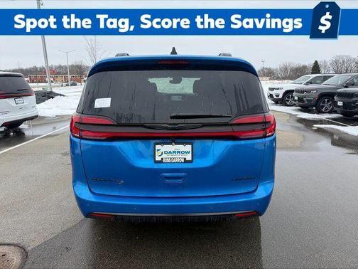 Hydro Blue Pearlcoat 2026 Chrysler Pacifica Limited