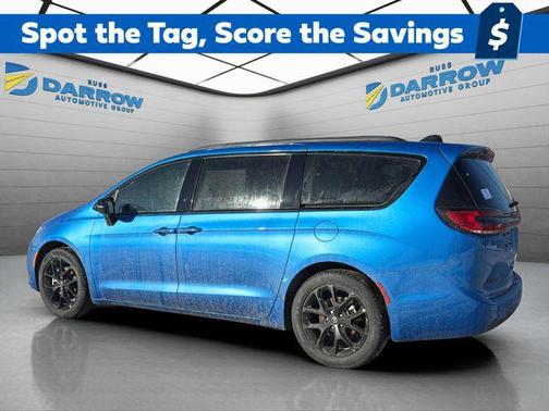 Hydro Blue Pearlcoat 2026 Chrysler Pacifica Limited