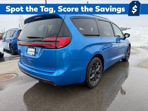 Hydro Blue Pearlcoat 2026 Chrysler Pacifica Limited