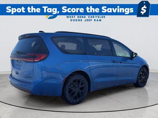 Hydro Blue Pearlcoat 2026 Chrysler Pacifica Limited