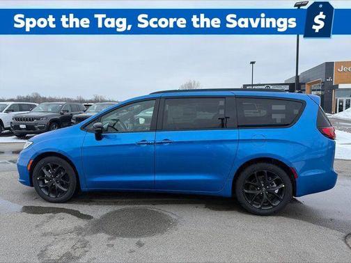 Hydro Blue Pearlcoat 2026 Chrysler Pacifica Limited