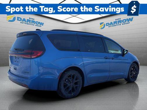 Hydro Blue Pearlcoat 2026 Chrysler Pacifica Limited