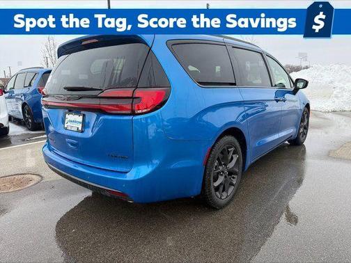 Hydro Blue Pearlcoat 2026 Chrysler Pacifica Limited