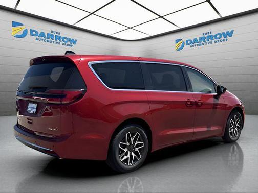 Red Hot Pearlcoat 2027 Chrysler Pacifica Limited