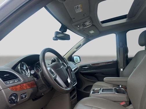 Cashmere/Sandstone Pearlcoat 2016 Chrysler Town & Country Touring-L