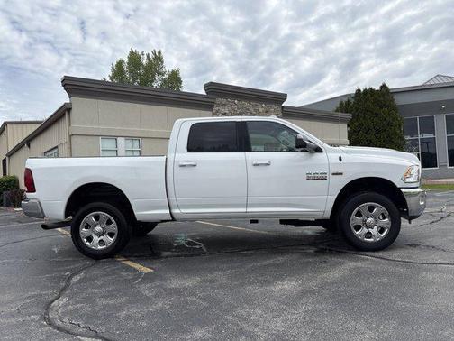 2017 RAM 3500 SLT Crew Cab 4x4 6'4' Box