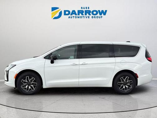 Bright White Clearcoat 2027 Chrysler Pacifica Limited