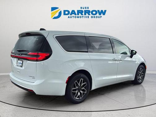 Bright White Clearcoat 2027 Chrysler Pacifica Limited
