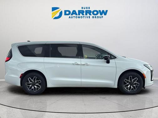 Bright White Clearcoat 2027 Chrysler Pacifica Limited