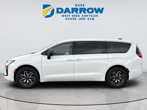 Bright White Clearcoat 2027 Chrysler Pacifica Limited