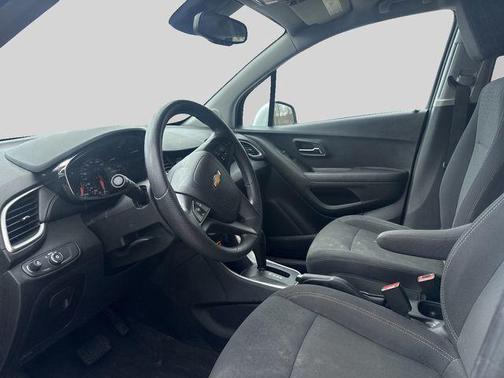 Silver Ice Metallic 2020 Chevrolet Trax LS