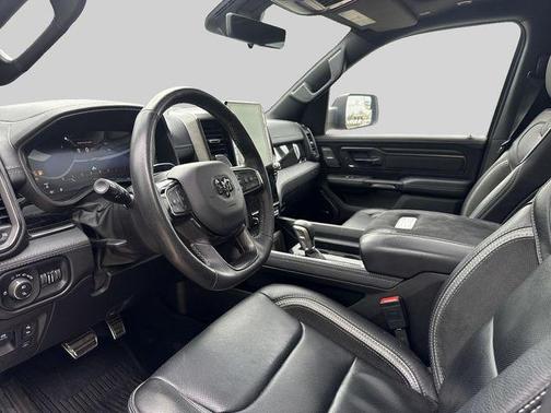 Diamond Black Crystal Pearlcoat 2025 RAM 1500 RHO Crew Cab 4x4 5'7' Box