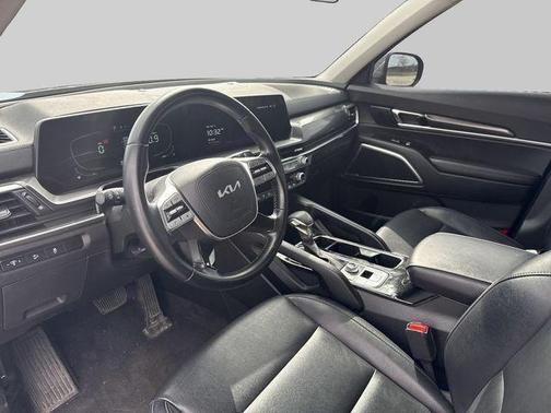 Everlasting Silver 2023 Kia Telluride LX