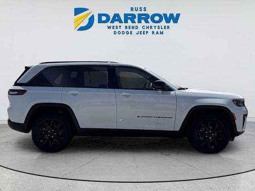 Bright White Clearcoat 2026 Jeep Grand Cherokee Altitude