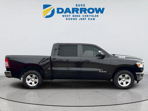 Diamond Black Crystal Pearlcoat 2023 RAM 1500 Big Horn/Lone Star