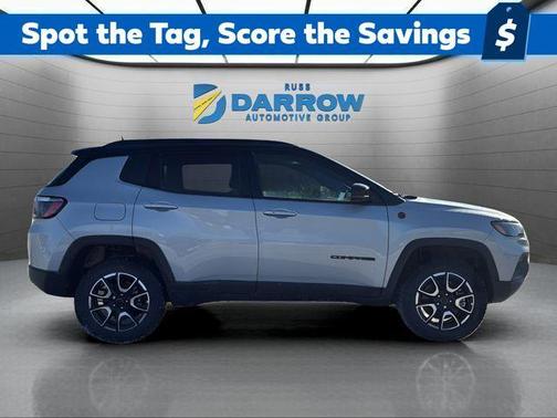 Silver Zynith Metallic Clearcoat 2026 Jeep Compass Trailhawk
