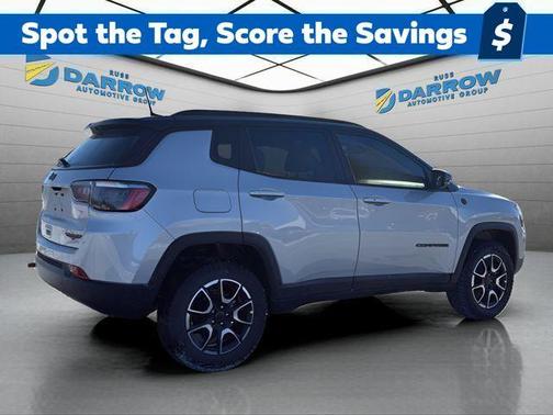 Silver Zynith Metallic Clearcoat 2026 Jeep Compass Trailhawk