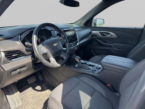 Sterling Gray Metallic 2023 Chevrolet Traverse LT Cloth