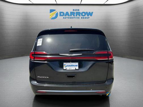 Brilliant Black Crystal Pearlcoat 2023 Chrysler Pacifica Touring L