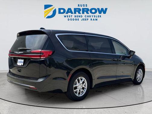 Brilliant Black Crystal Pearlcoat 2023 Chrysler Pacifica Touring L
