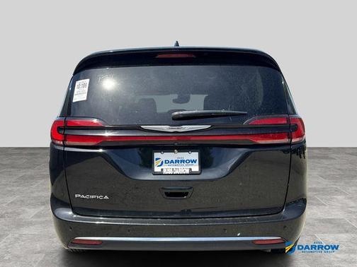 Brilliant Black Crystal Pearlcoat 2023 Chrysler Pacifica Touring L