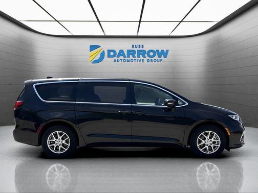 Brilliant Black Crystal Pearlcoat 2023 Chrysler Pacifica Touring L
