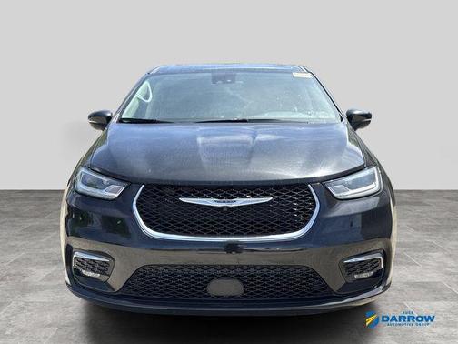 Brilliant Black Crystal Pearlcoat 2023 Chrysler Pacifica Touring L