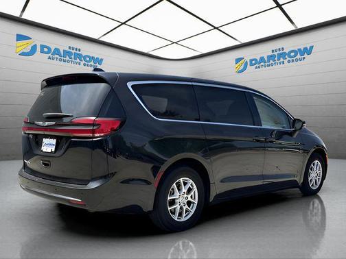 Brilliant Black Crystal Pearlcoat 2023 Chrysler Pacifica Touring L