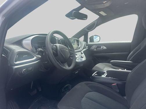Silver Mist Clearcoat 2023 Chrysler Pacifica Touring
