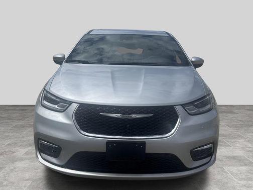 Silver Mist Clearcoat 2023 Chrysler Pacifica Touring