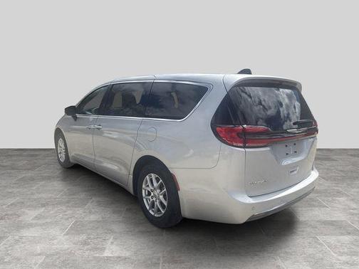 Silver Mist Clearcoat 2023 Chrysler Pacifica Touring