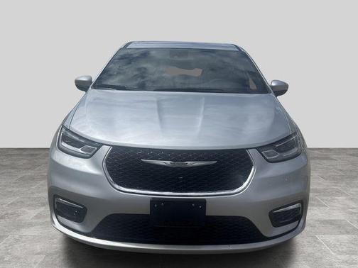 Silver Mist Clearcoat 2023 Chrysler Pacifica Touring