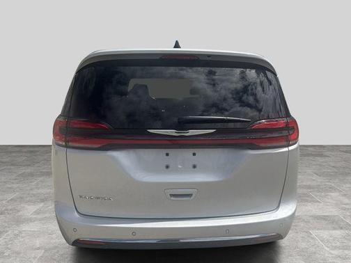 Silver Mist Clearcoat 2023 Chrysler Pacifica Touring
