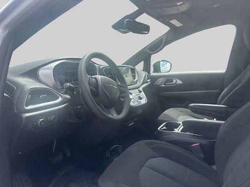 Silver Mist Clearcoat 2023 Chrysler Pacifica Touring