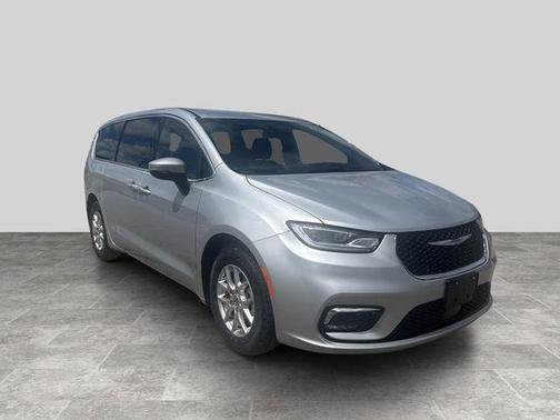 Silver Mist Clearcoat 2023 Chrysler Pacifica Touring