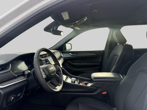 Bright White Clearcoat 2025 Jeep Grand Cherokee Laredo