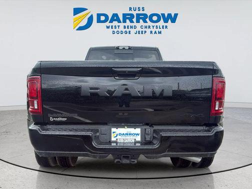 Diamond Black Crystal Pearlcoat 2026 RAM 3500 Laramie Crew Cab 4x4 8' Box
