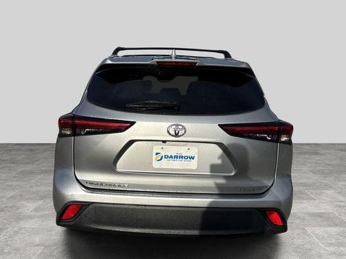 Celestial Silver Metallic 2022 Toyota Highlander XLE