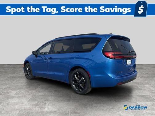 Hydro Blue Pearlcoat 2026 Chrysler Pacifica L