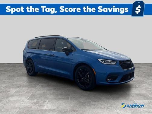 Hydro Blue Pearlcoat 2026 Chrysler Pacifica L