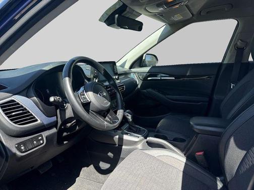 Dark Ocean Blue/White Roof 2021 Kia Seltos S