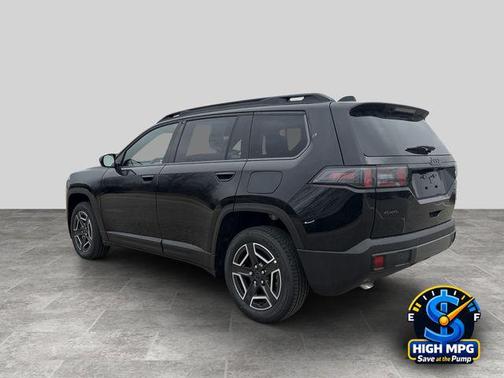 Diamond Black Crystal Pearlcoat 2026 Jeep Cherokee Laredo 4x4
