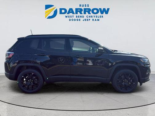 Diamond Black Crystal Pearlcoat 2026 Jeep Compass Sport