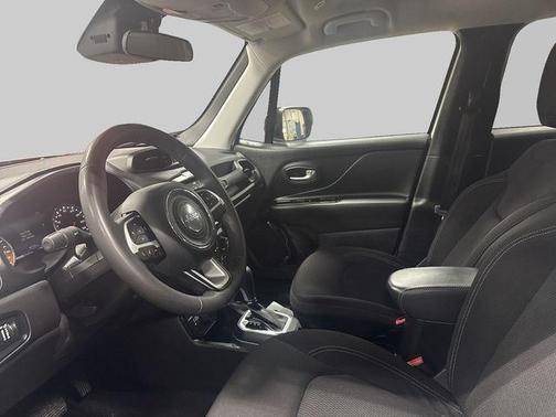 Alpine White Clearcoat 2023 Jeep Renegade Altitude